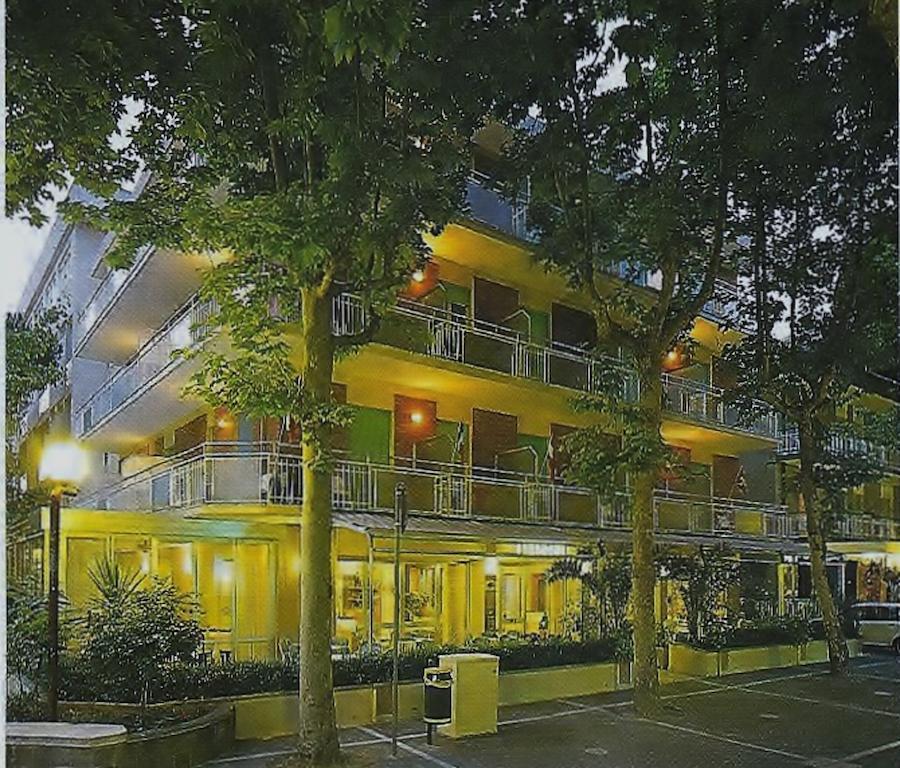 Hotel Arno ミザーノ・アドリアーティコ エクステリア 写真