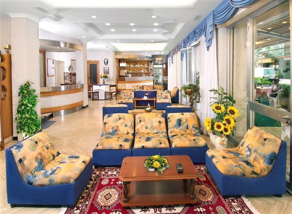 Hotel Arno ミザーノ・アドリアーティコ エクステリア 写真