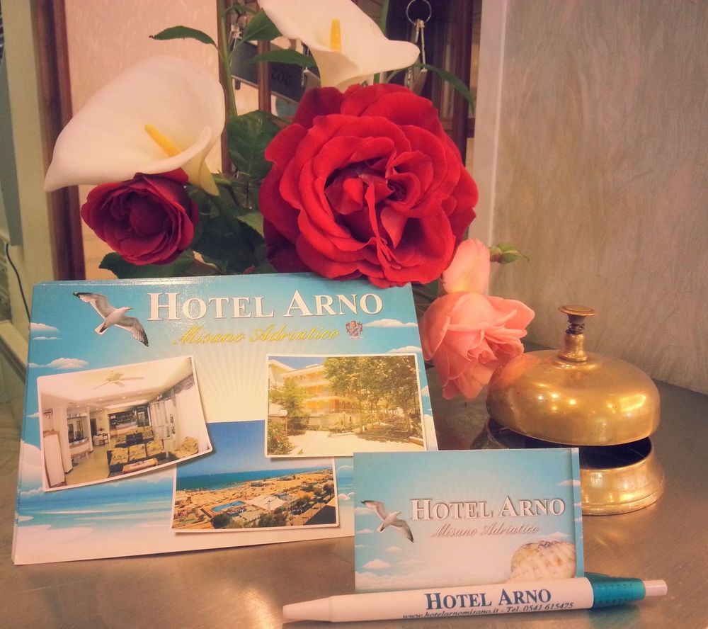 Hotel Arno ミザーノ・アドリアーティコ エクステリア 写真