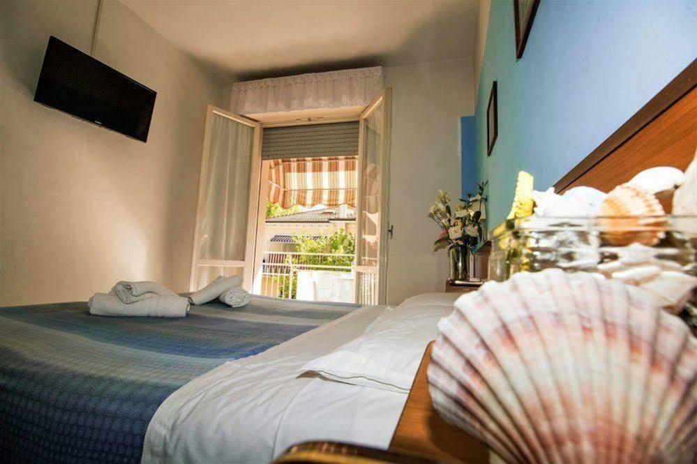 Hotel Arno ミザーノ・アドリアーティコ エクステリア 写真