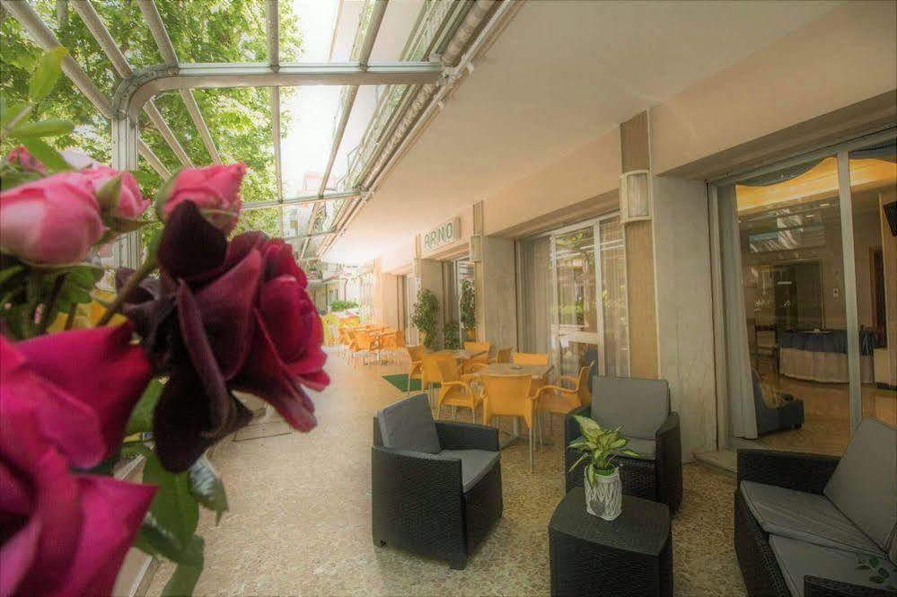 Hotel Arno ミザーノ・アドリアーティコ エクステリア 写真