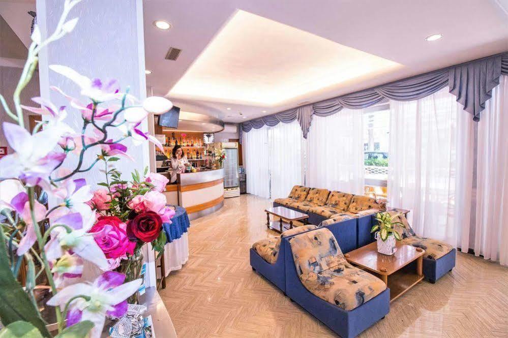 Hotel Arno ミザーノ・アドリアーティコ エクステリア 写真